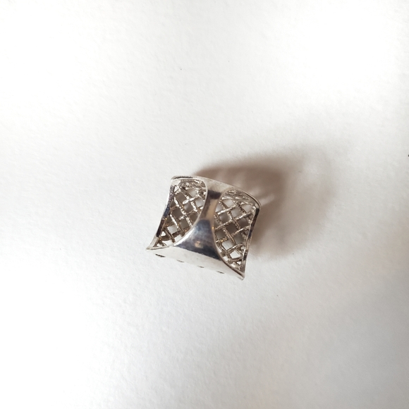 Big Wicker Mesh Silver Ring - Picture 5 of 5